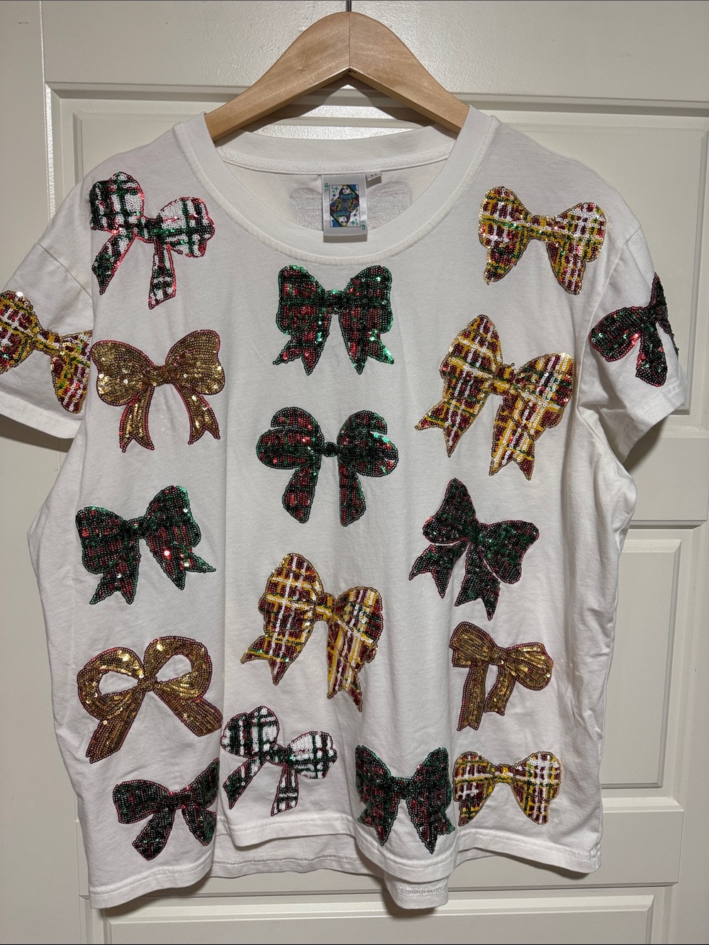 QUEEN OF SPARKLES White Tee with Multicolored Sequin Bows